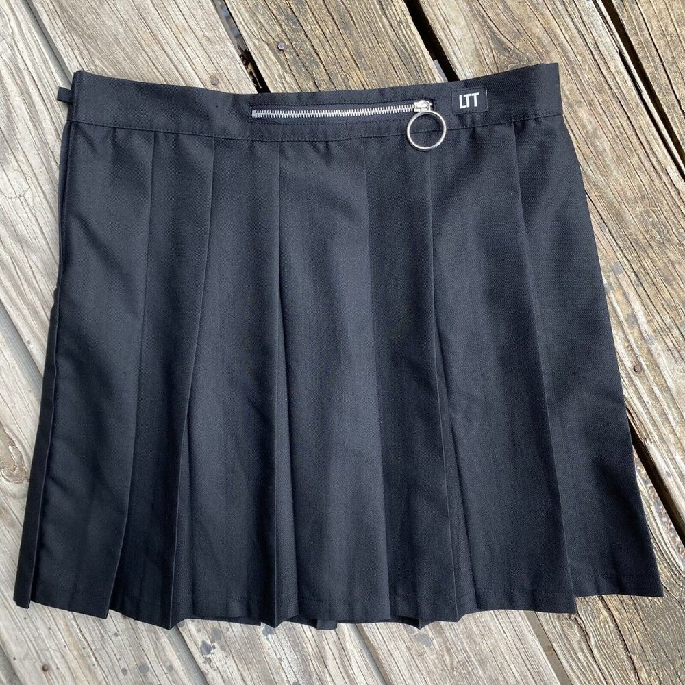 Black Pleated Mini Skirt with Zip Ring